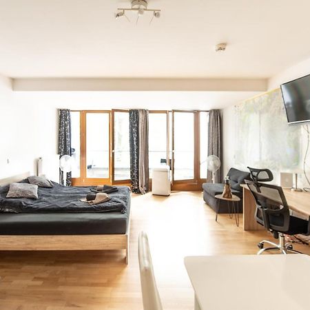 Private Apartment In The Center Of Берлин Экстерьер фото