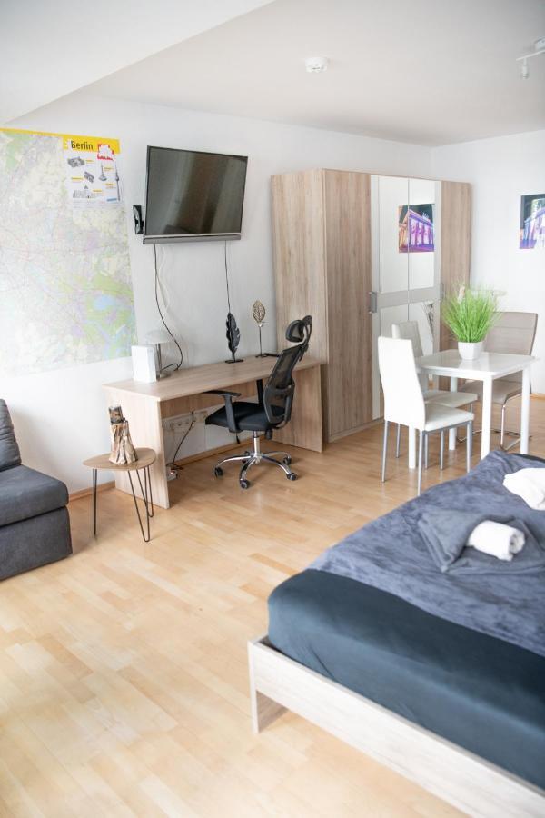 Private Apartment In The Center Of Берлин Экстерьер фото
