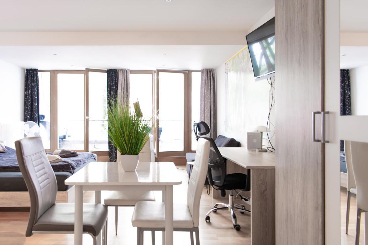 Private Apartment In The Center Of Берлин Экстерьер фото